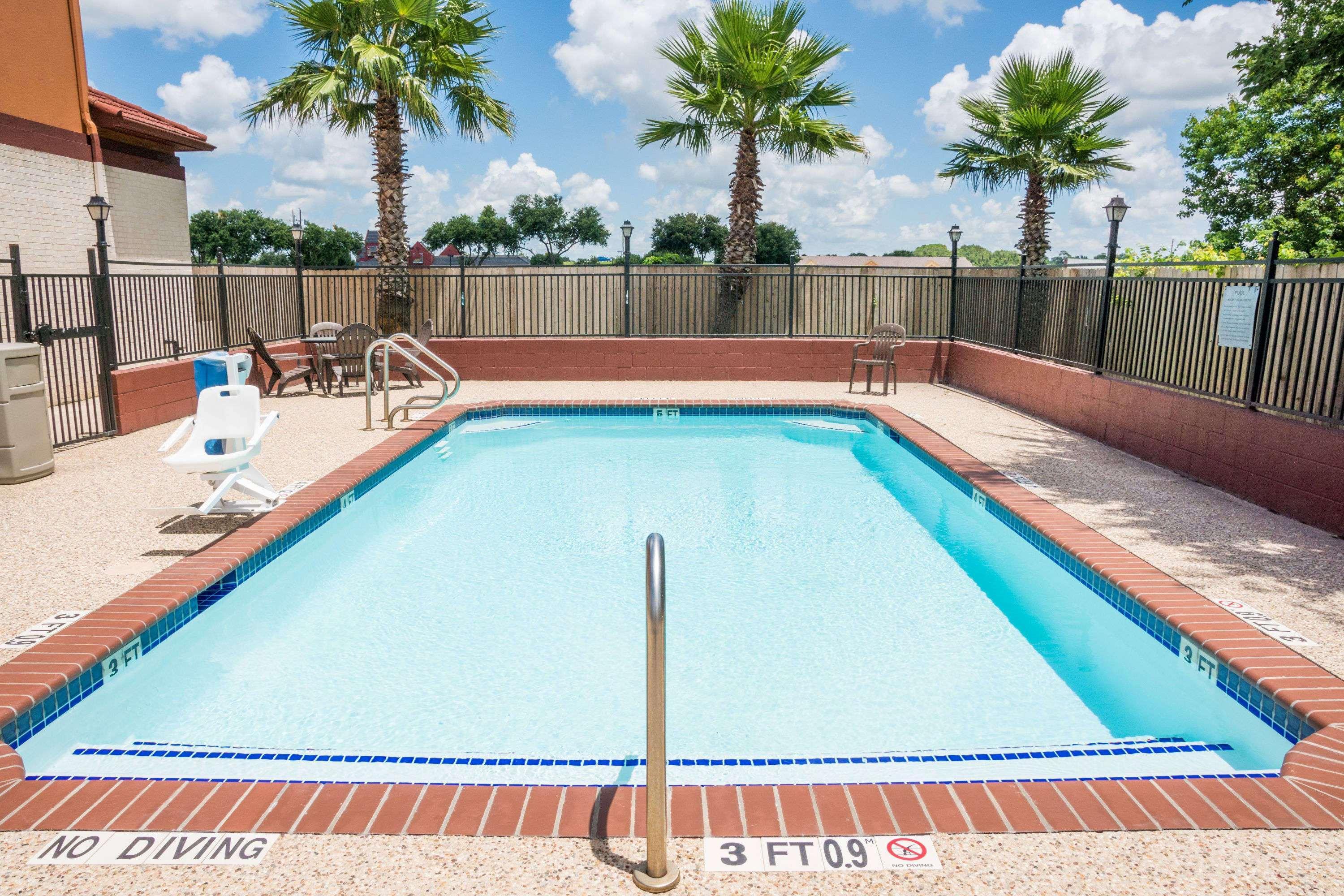 Super 8 By Wyndham Brookshire Tx Hotel Eksteriør billede