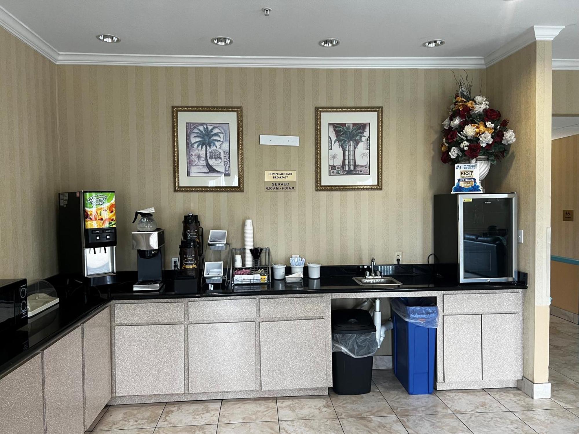 Super 8 By Wyndham Brookshire Tx Hotel Eksteriør billede